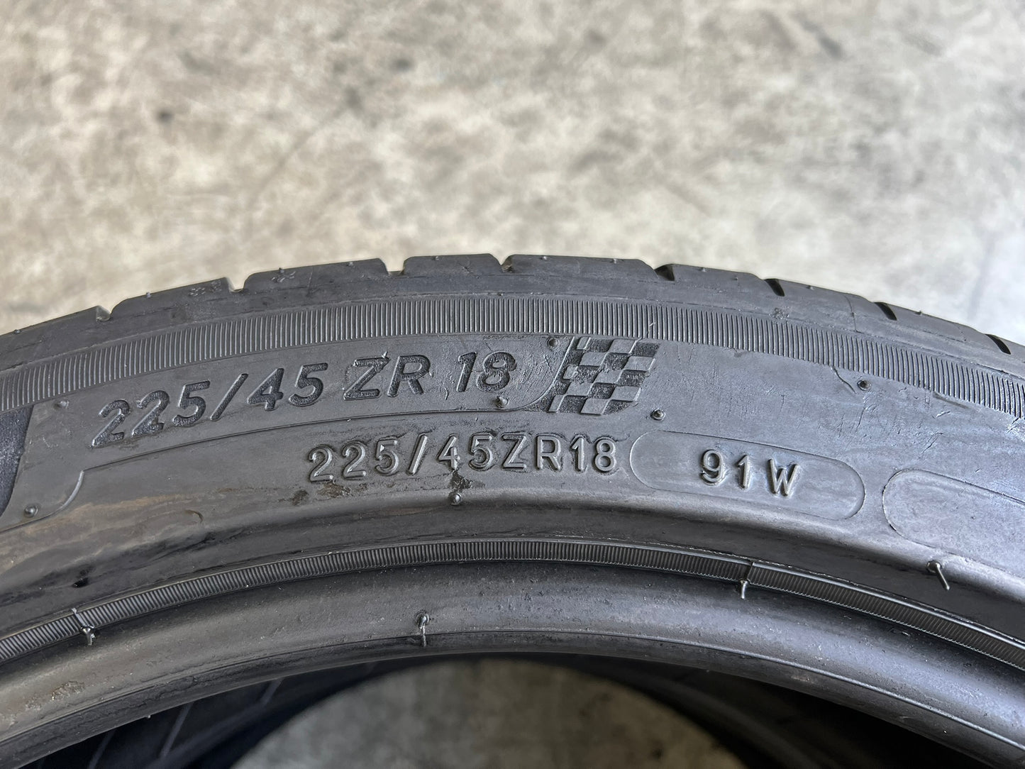 Usato: 2 Gomme 225/45R18 91W Michelin Pneumatici estive 90% residui