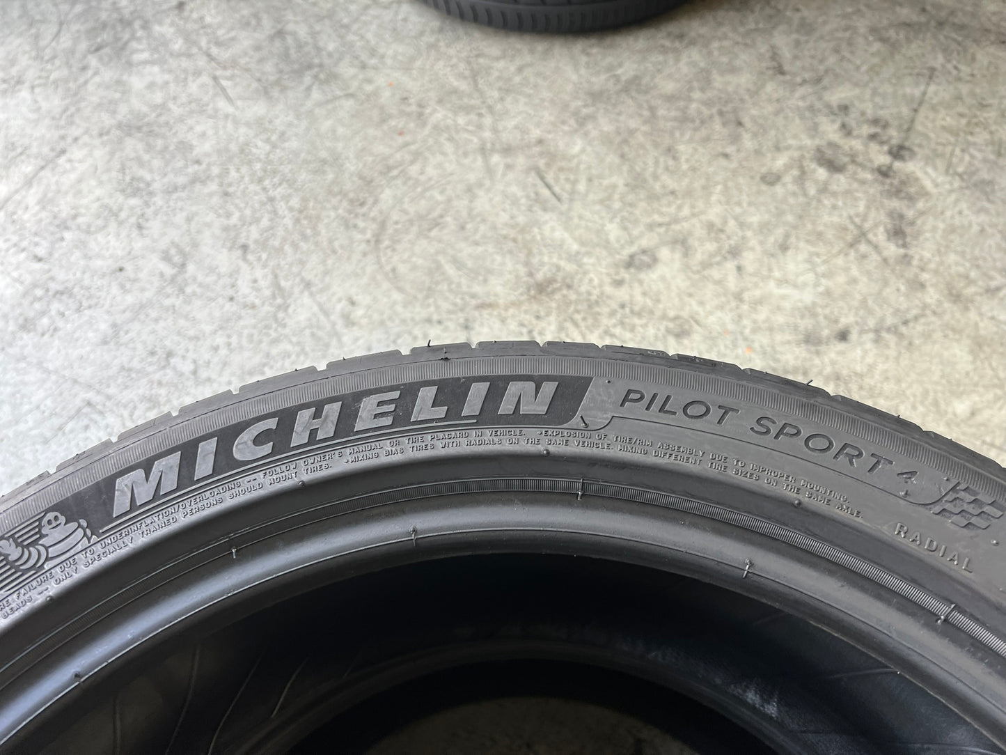 Usato: 2 Gomme 225/45R18 91W Michelin Pneumatici estive 90% residui