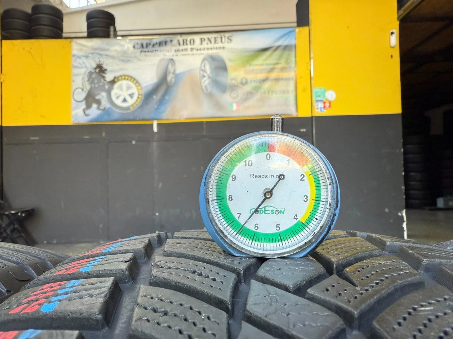 Usato: 4 Gomme 235/45R20 100W Goodyear Invernali 85-90% residui