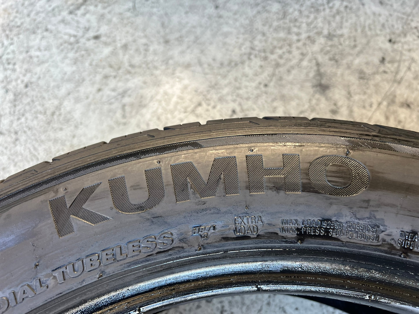 Usato: 4 Gomme 245/50R19 105V XL Kumho Pneumatici estive 95% residui