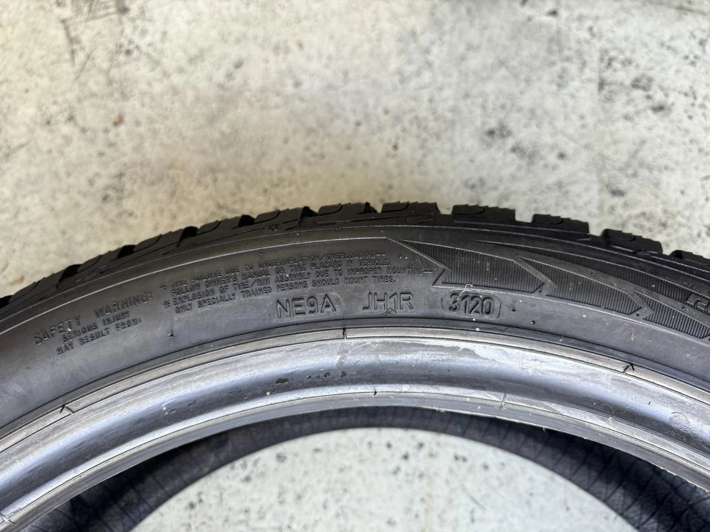 Usato: 4 Gomme 235/45R20 100W Goodyear Invernali 85-90% residui