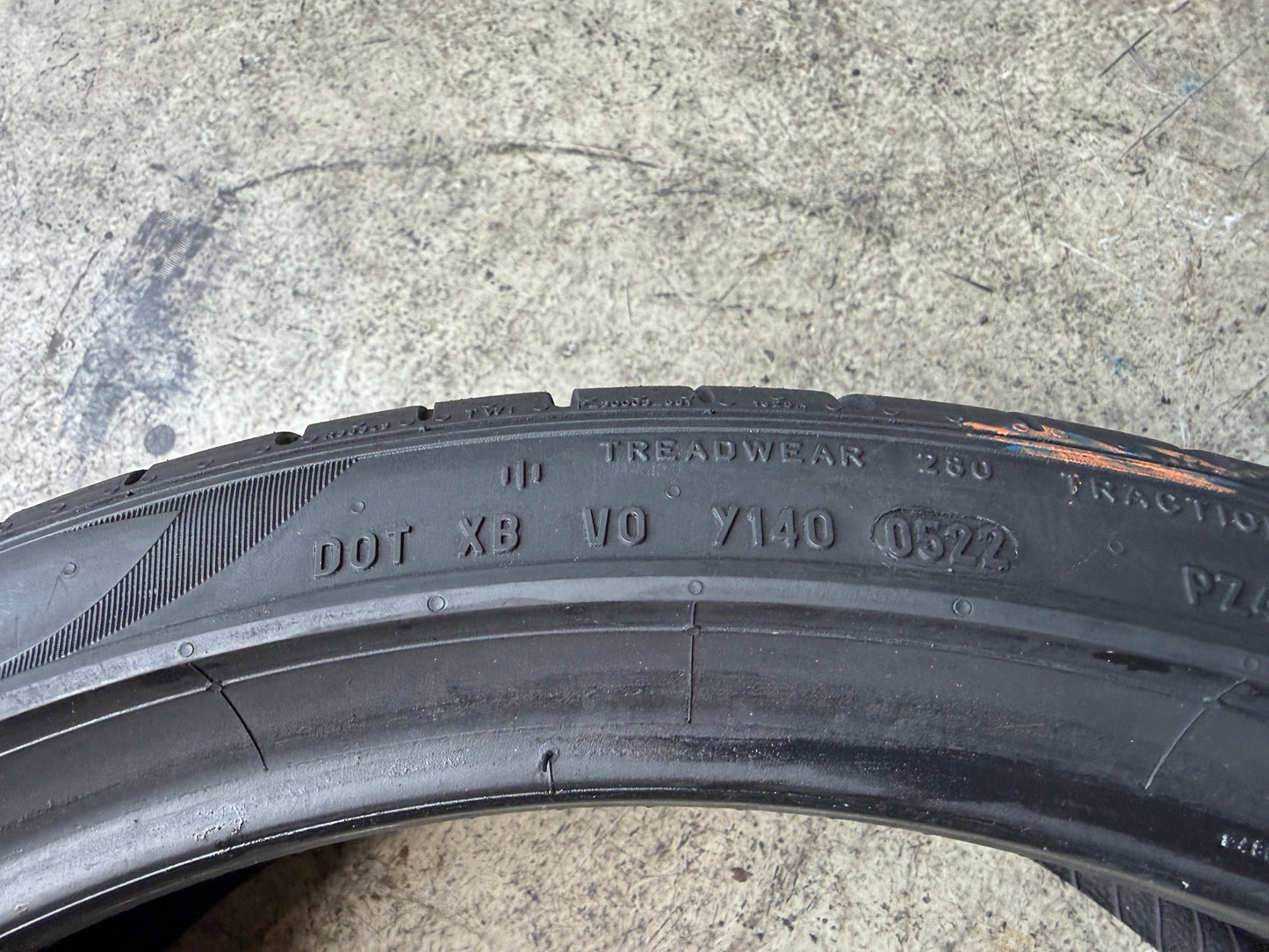 Usato: 2 Pneumatici Pirelli P ZERO PZ4 235/35R19 91Y XL Estivi 90% residui