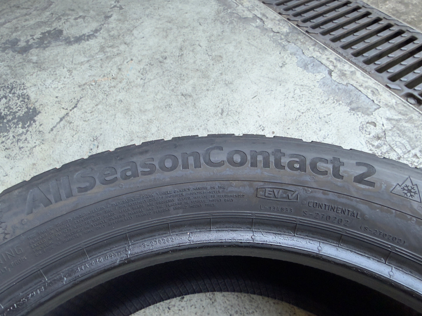 Usato: 4 Pneumatici Continental AllSeasonContact 2 EV 215/55R18 99V XL 4 Stagioni 85% residui 2024