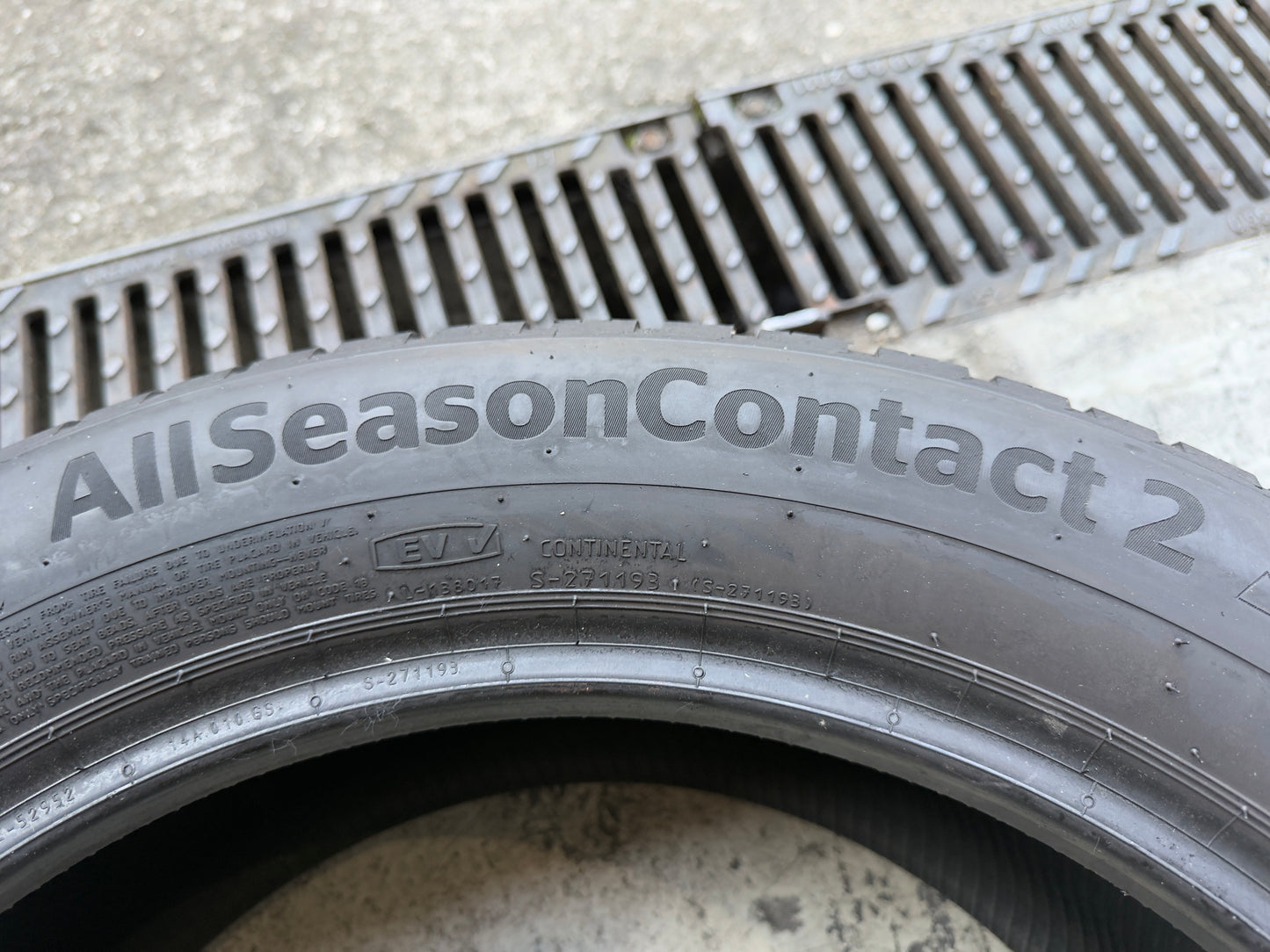 Usato: 4 Pneumatici Continental AllSeasonContact 225/55R18 98V 4 Stagioni 85% residui