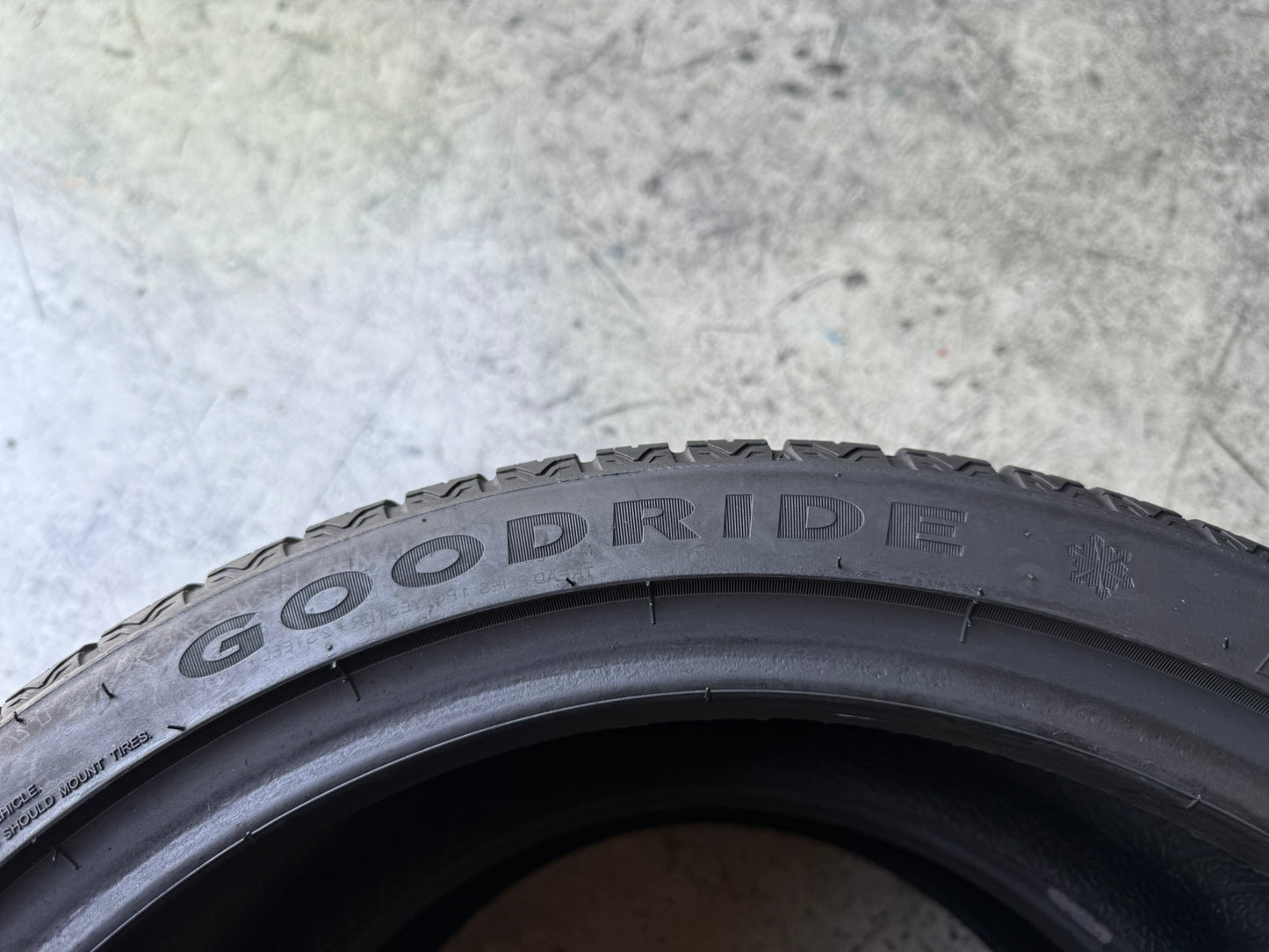 Usato: 2 Gomme 215/40R17 87W XL Goodride 4 Stagioni 85% residui