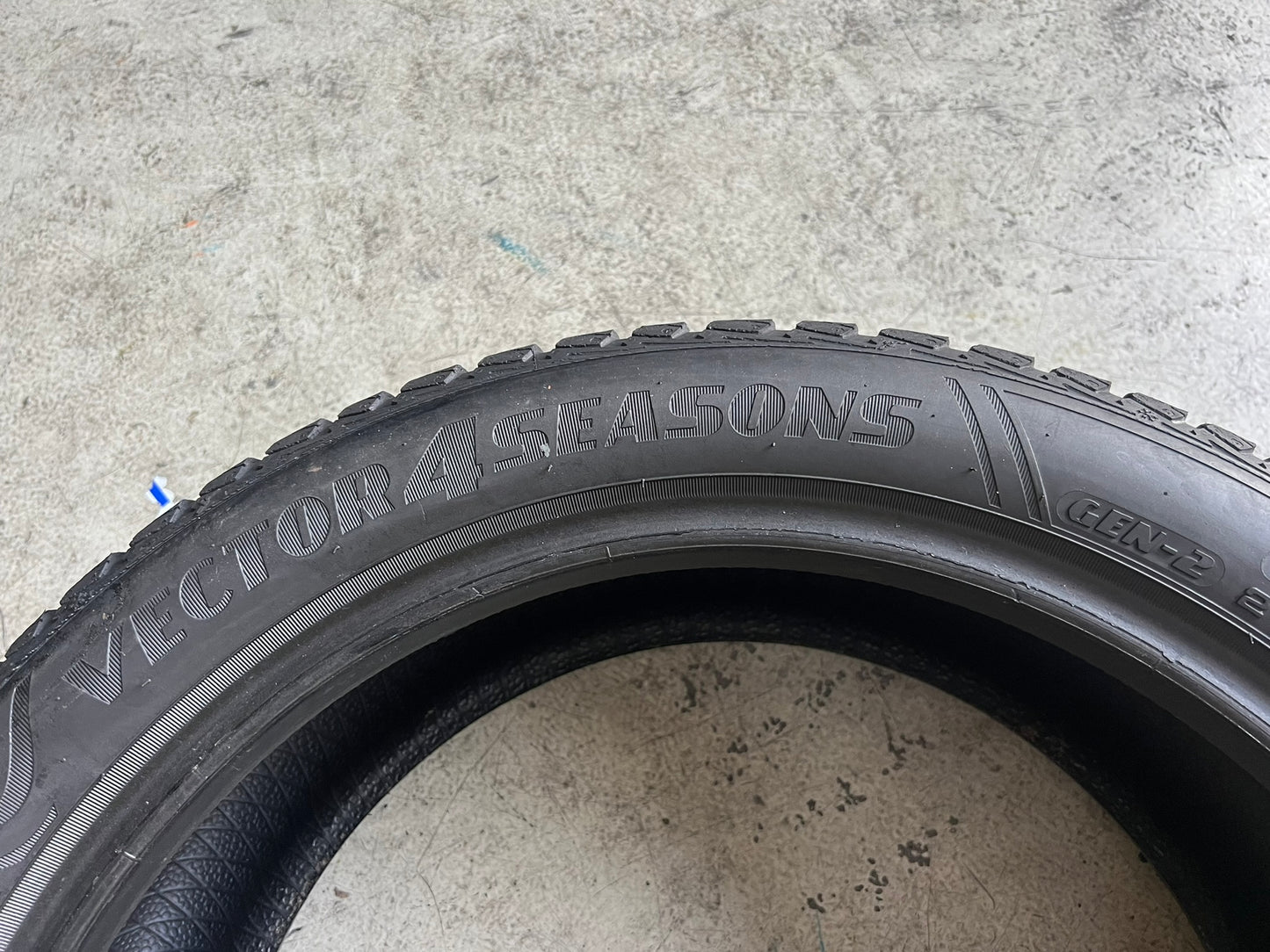 Usato: 01 Pneumatico 215/45R17 91W Goodyear 4 Stagioni 90% residui