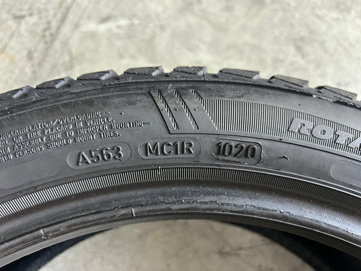 Usato: 01 Pneumatico 215/45R17 91W Goodyear 4 Stagioni 90% residui