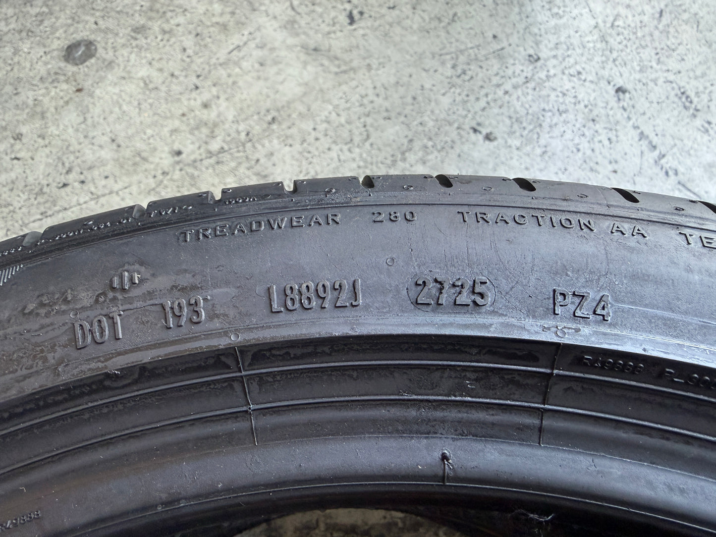 Usato: 2 Pneumatici Pirelli P Zero PZ4 225/45R19 96W XL Estivi 90% residui Runflat DOT 2025