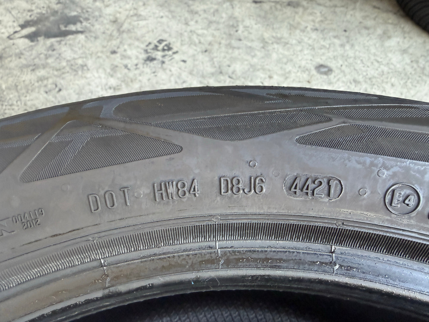 Usato: 2 Pneumatici Continental EcoContact 6 235/50R19 99W Estivi 90% residui