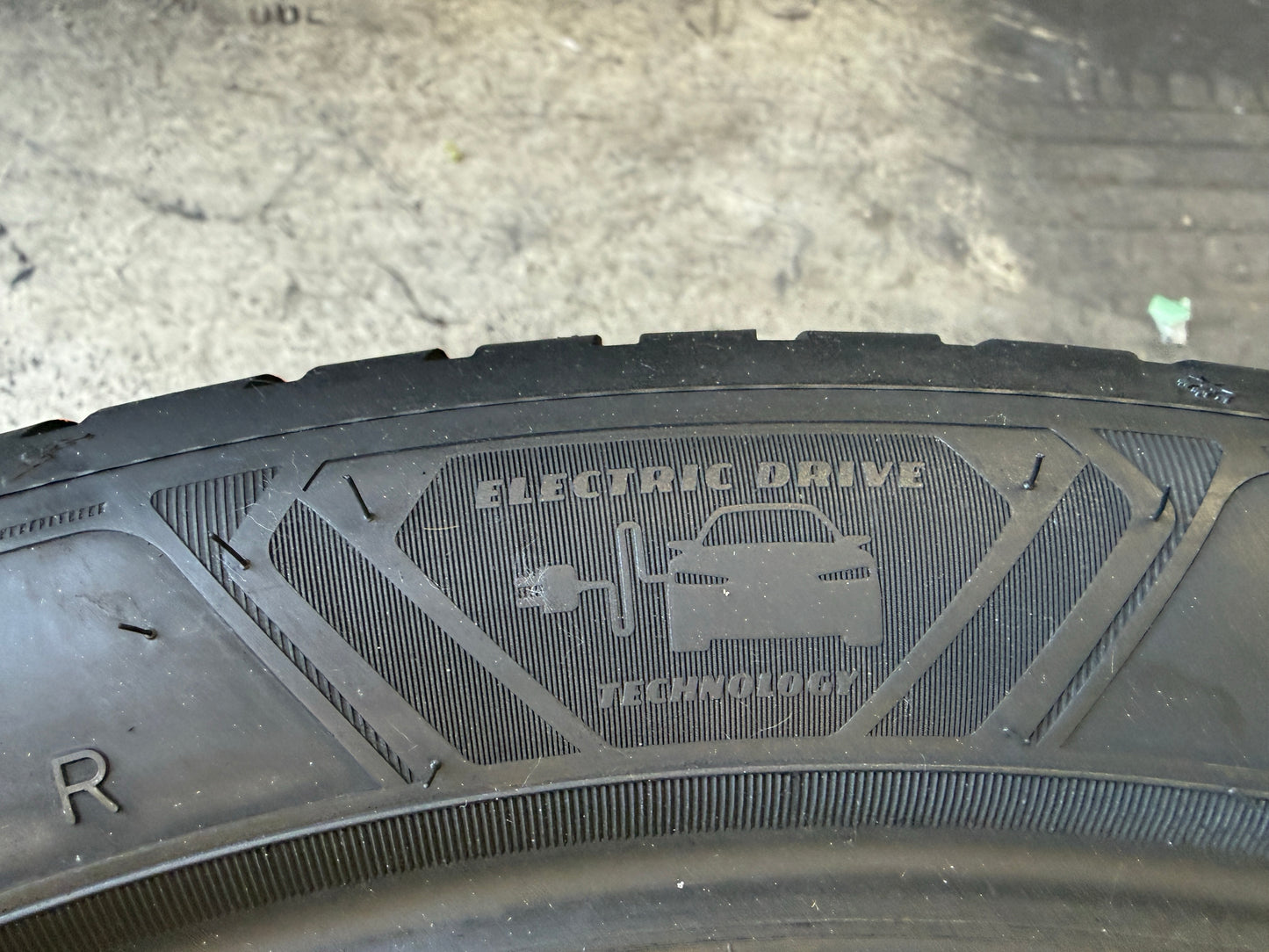 Usato: 2 Pneumatici Goodyear Vector 4Seasons Gen-3 215/45R20 95T XL 4 Stagioni 85% residui