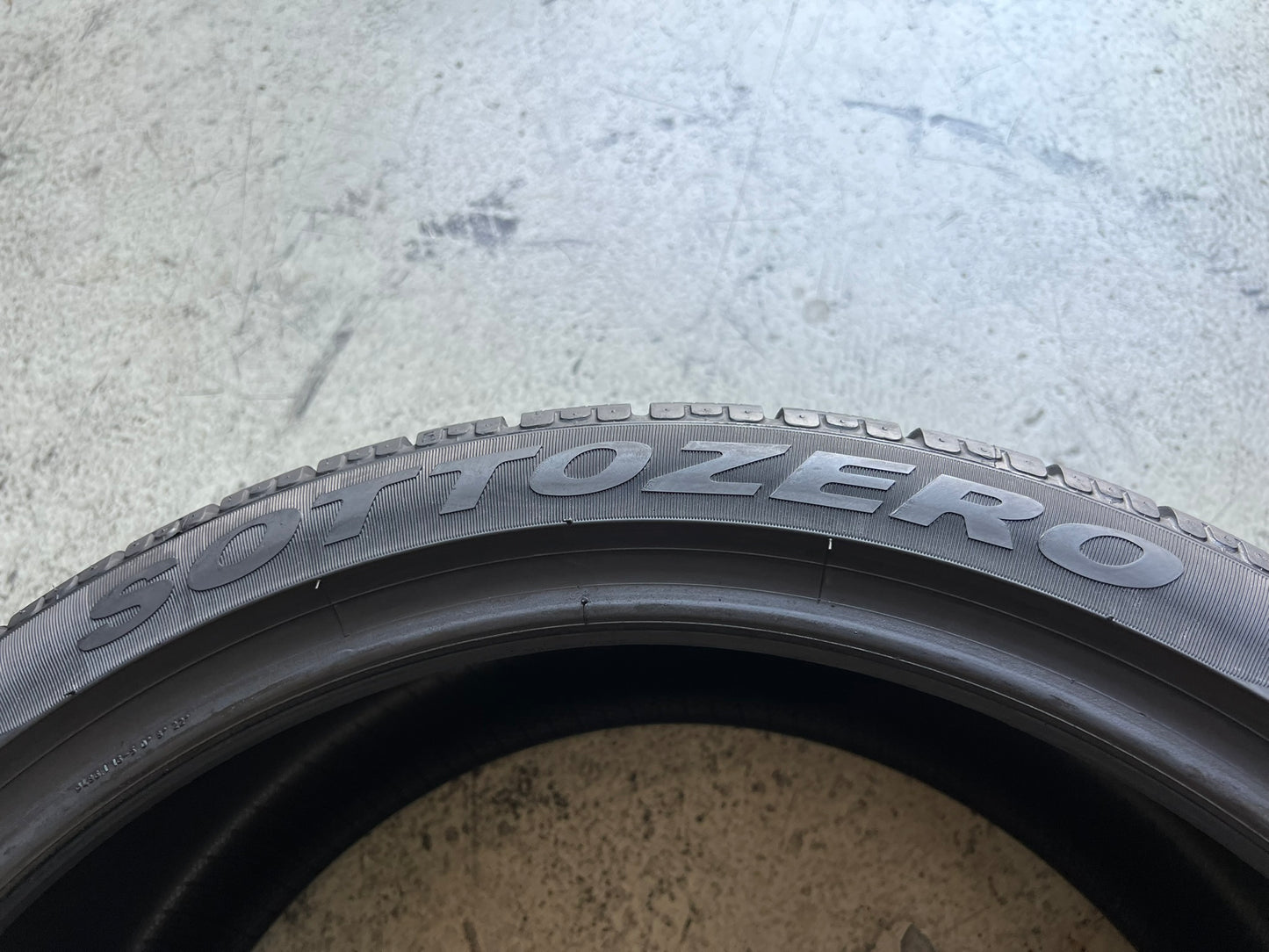 Usato: 01 Gomme 245/35R19 93V Pirelli invernali 100% residui DOT 2023