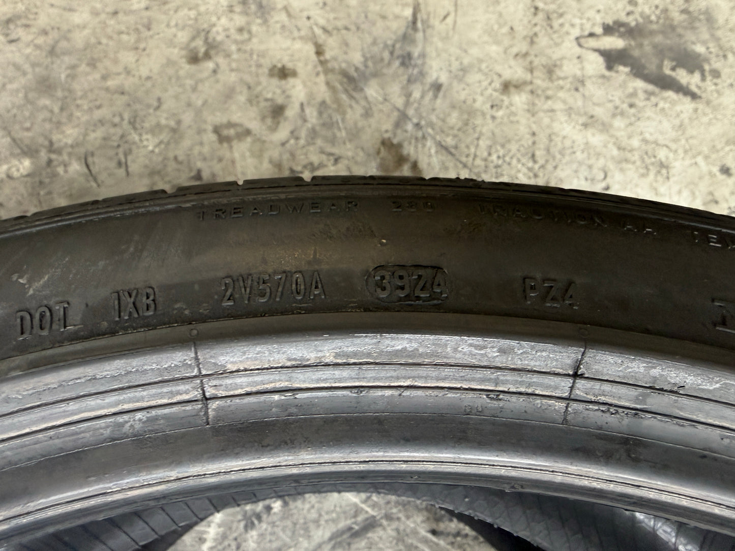Usato: 2 Pneumatici Pirelli P Zero PZ4 325/30R23 109Y XL Estivi 95% residui