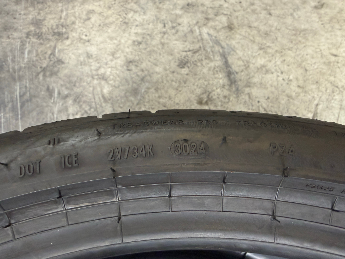 Usato: 2 Pneumatici Pirelli P Zero PZ4 325/30R23 109Y XL Estivi 90% residui
