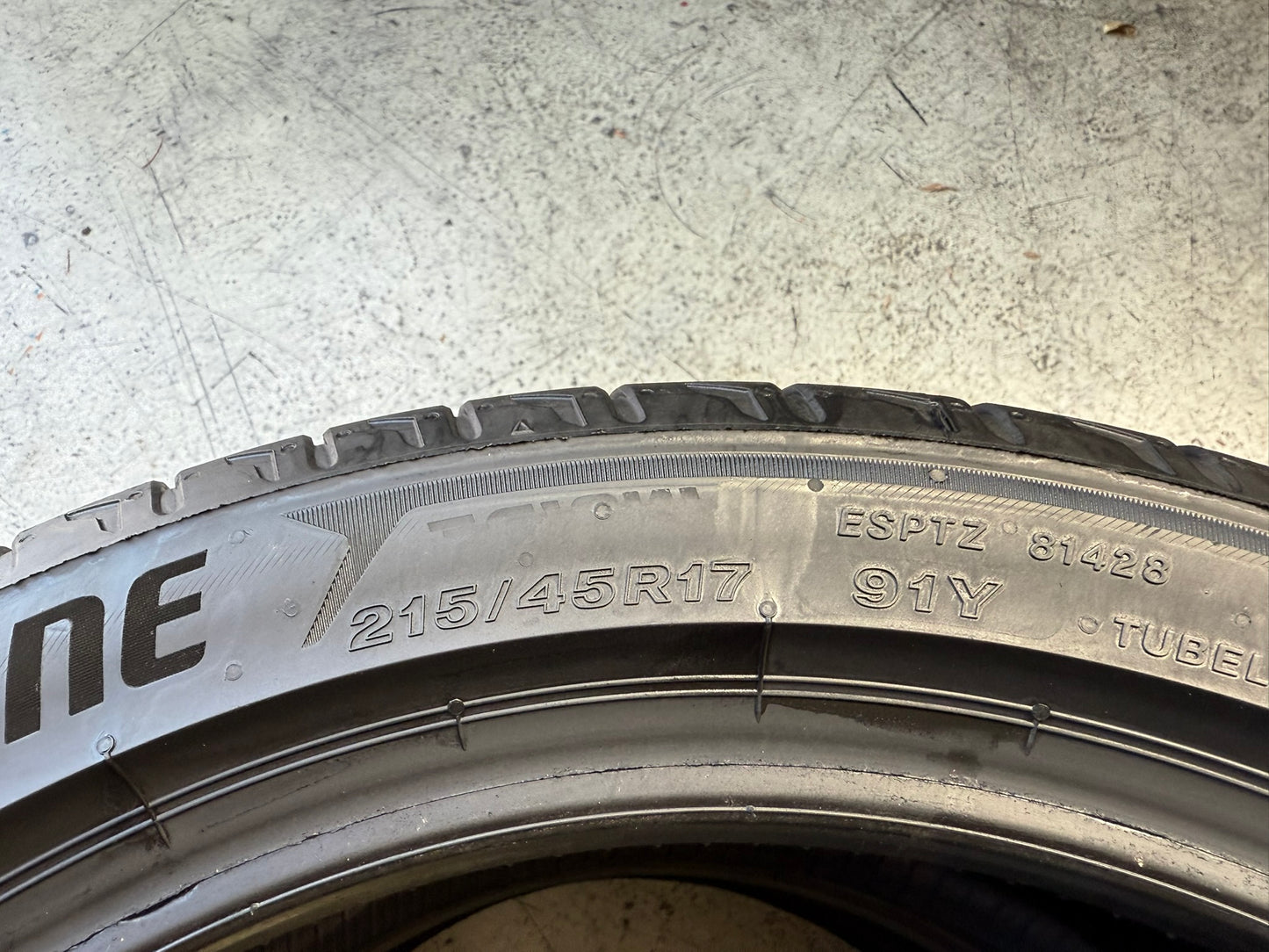Usato: 2 Gomme 215/45R17 91Y XL Bridgestone Estivo 85% residui