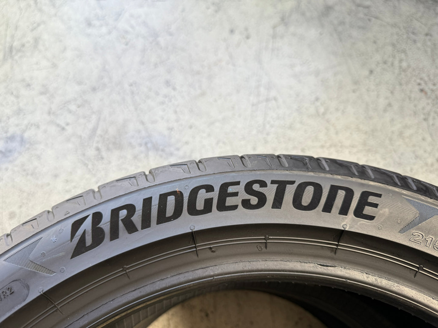 Usato: 2 Gomme 215/45R17 91Y XL Bridgestone Estivo 85% residui