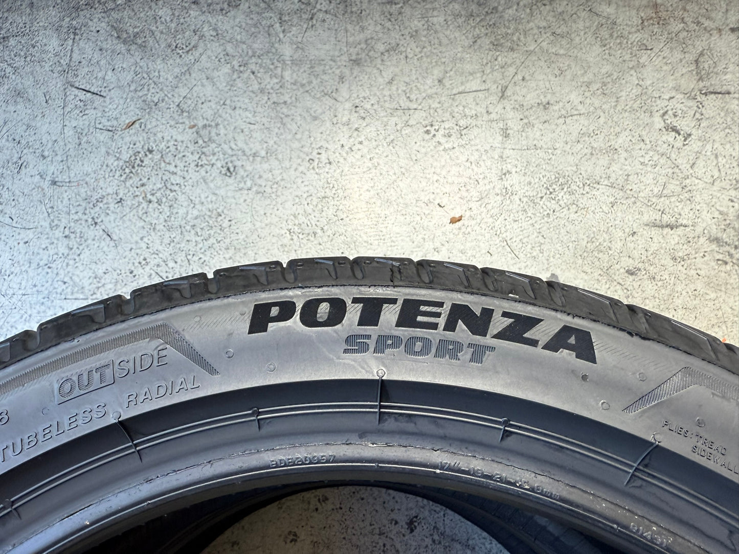 Usato: 2 Gomme 215/45R17 91Y XL Bridgestone Estivo 85% residui
