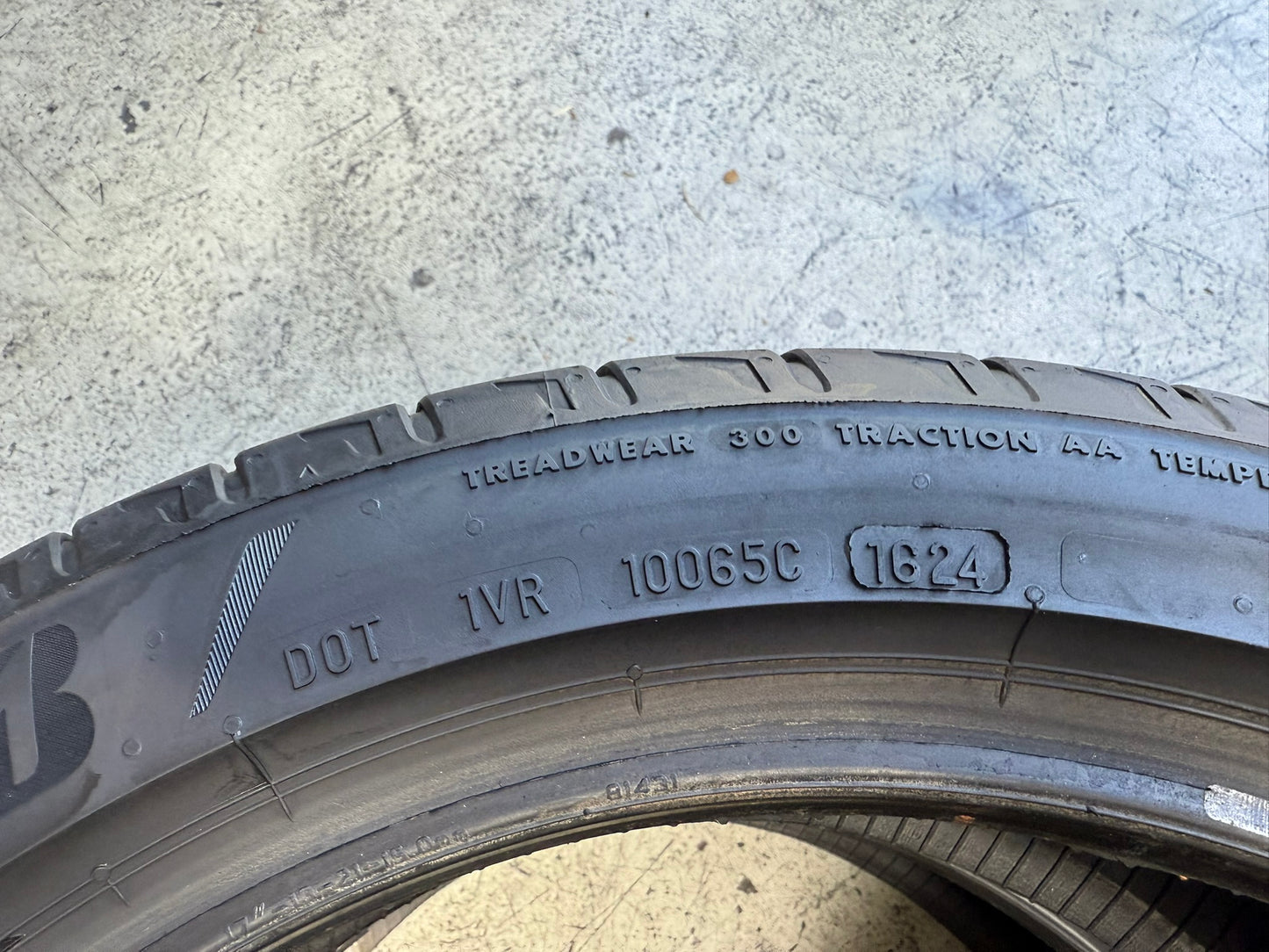 Usato: 2 Gomme 215/45R17 91Y XL Bridgestone Estivo 85% residui