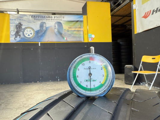 Usato: 1 Gomma 215/55R17 94V Pirelli Estivo 85% residui