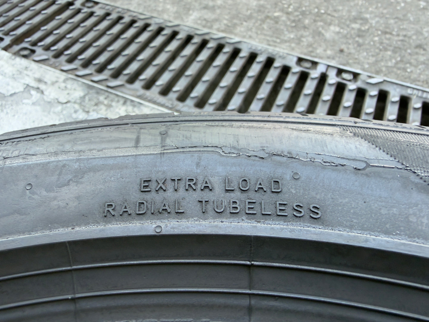Usato: 4 Pneumatici Pirelli P Zero MO ELECT 235/45R20 100T XL Estivi 90% residui