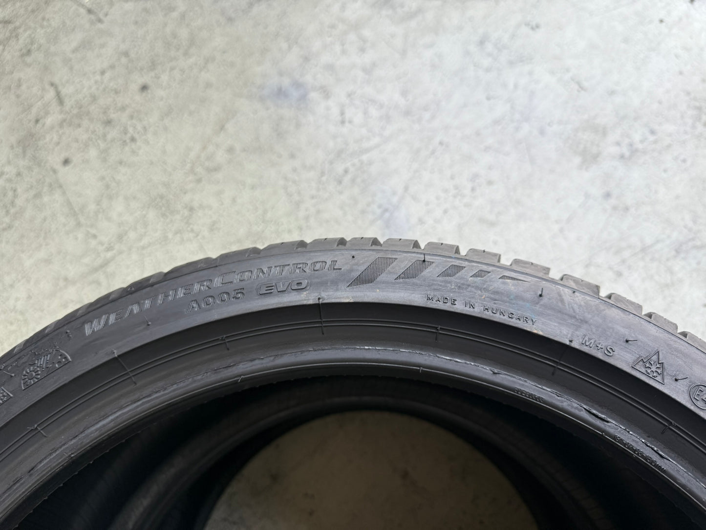 Usato: 2 Gomme 255/35R19 96Y XL Bridgestone 4 Stagioni 85% residui