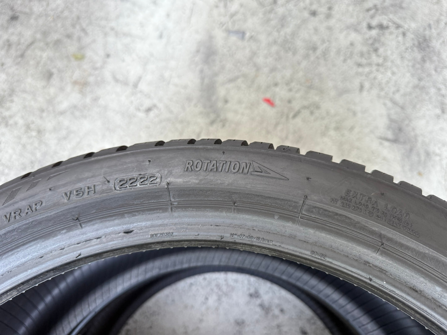 Usato: 2 Gomme 255/35R19 96Y XL Bridgestone 4 Stagioni 85% residui