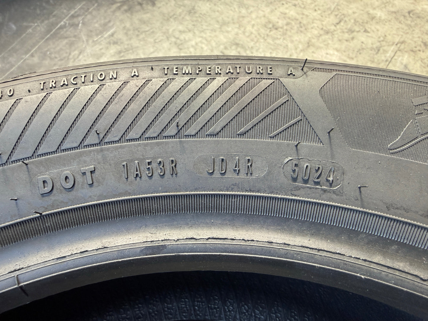 Usato: 2 Pneumatici Goodyear EfficientGrip Performance 2 215/55R17 98W XL Estivi 85% residui