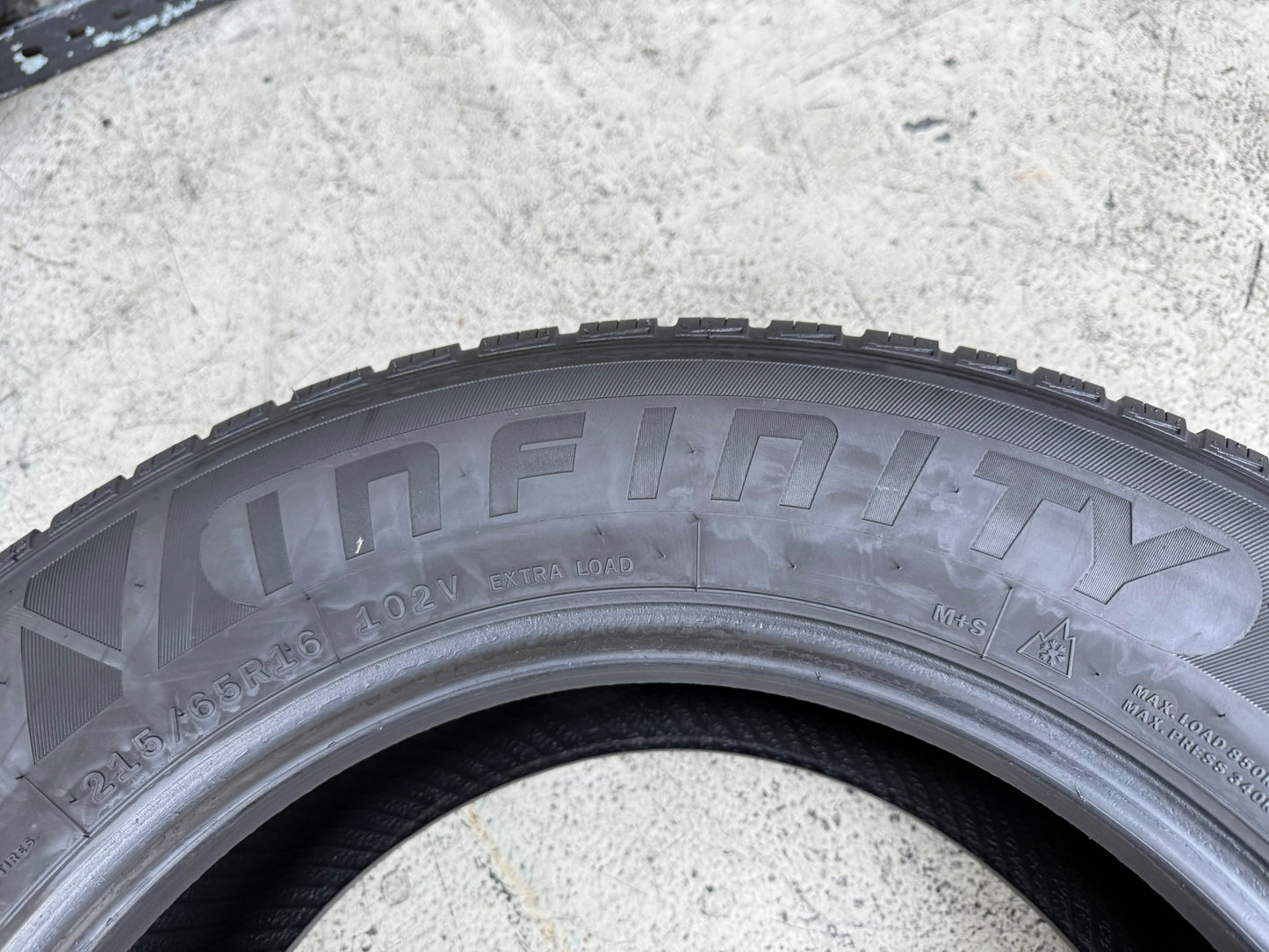 Usato: 4 Gomme 215/65R16 102V XL Infinity 4 Stagioni 70% residui