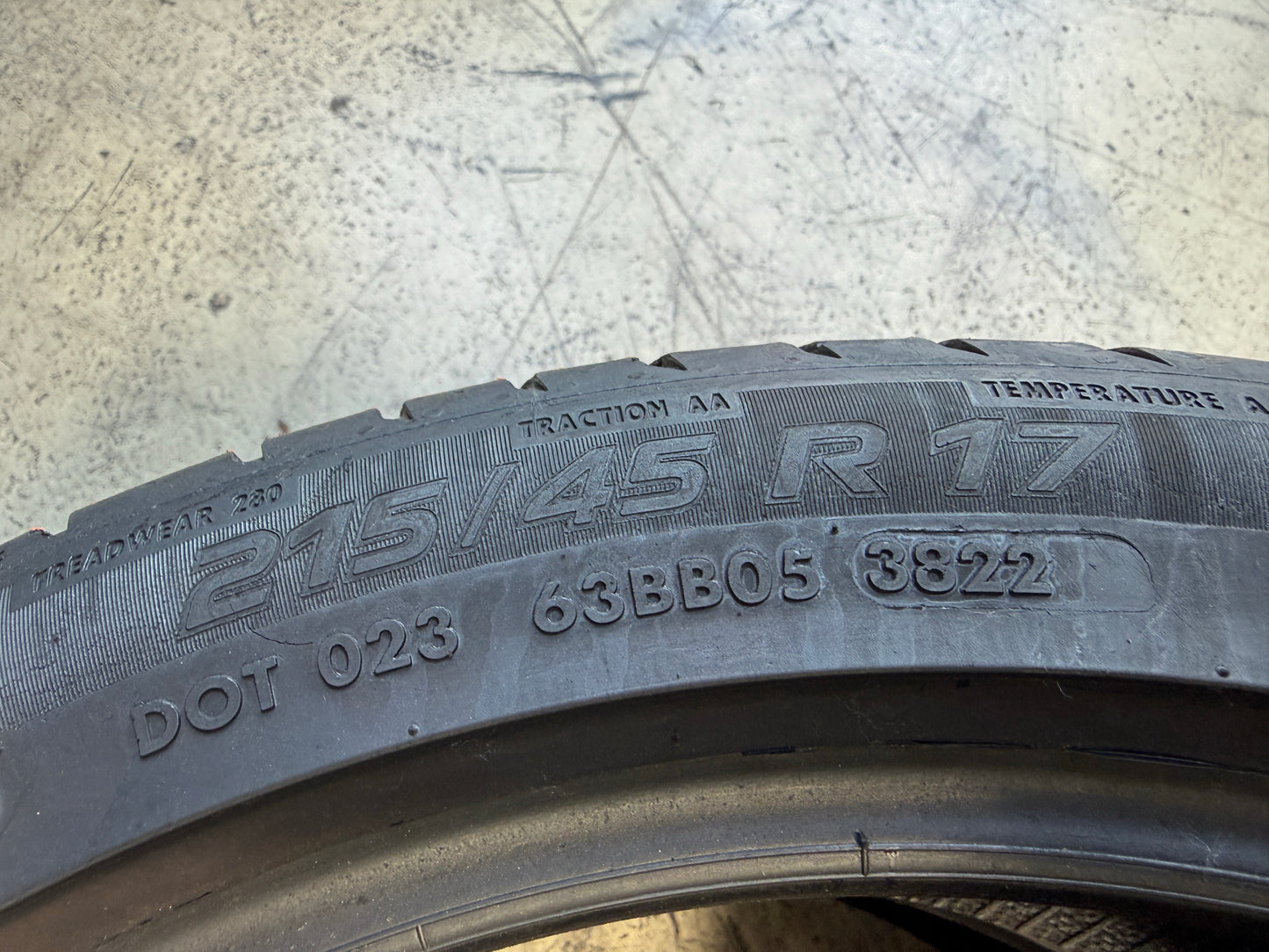 Usato: 2 Pneumatici Vredestein Ultrac 215/45R17 91W Estivi 80% residui