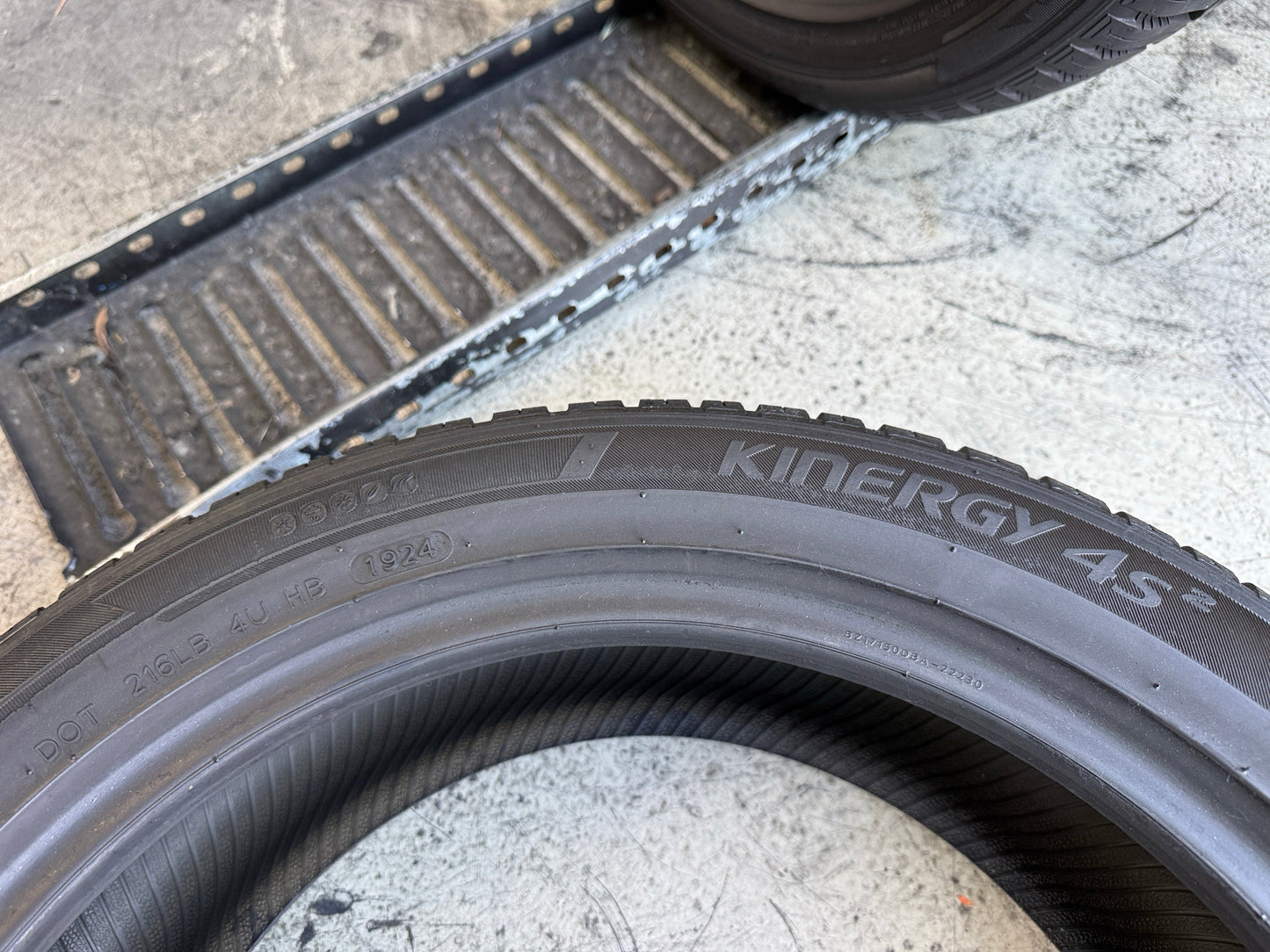 Usato: 4 Pneumatici Hankook + Goodyear 205/50R17 93V XL 4 Stagioni 80%-90% residui