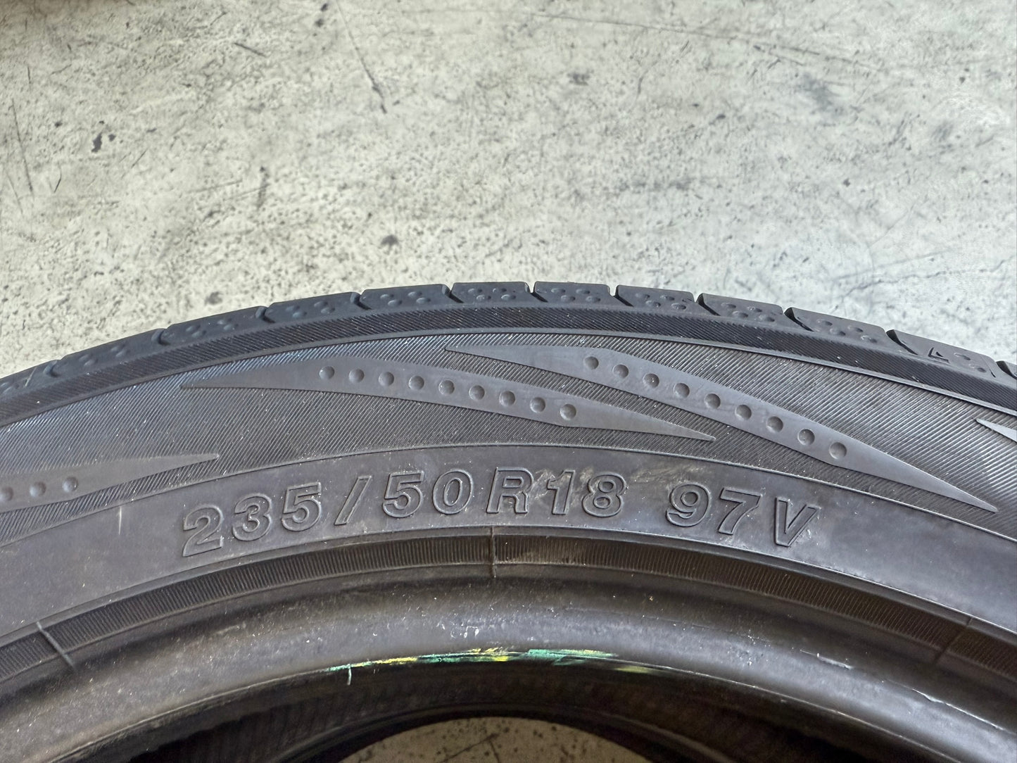 Usato: 2 Gomme 235/50R18 97V Yokohama Estive 80% residui