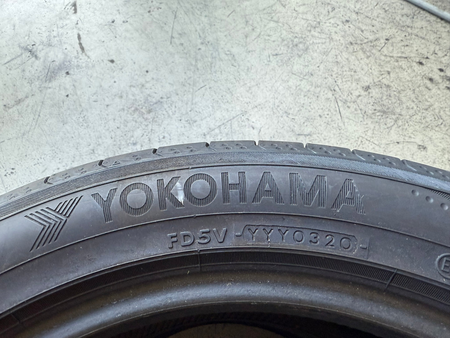 Usato: 2 Gomme 235/50R18 97V Yokohama Estive 80% residui