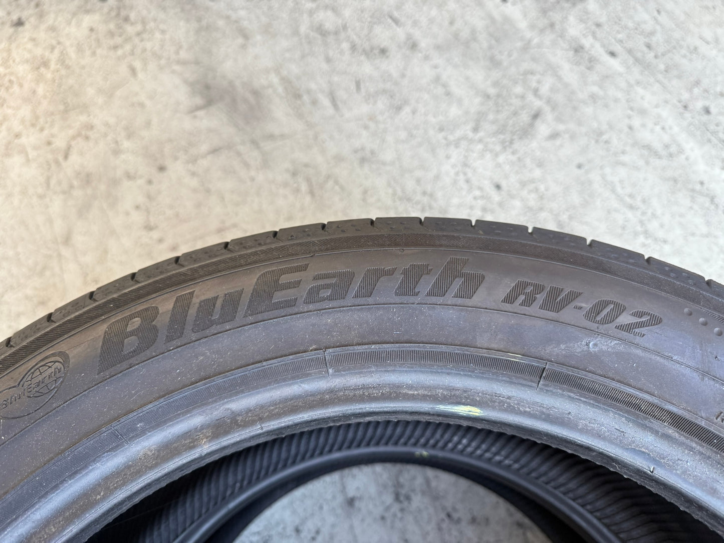Usato: 2 Gomme 235/50R18 97V Yokohama Estive 80% residui