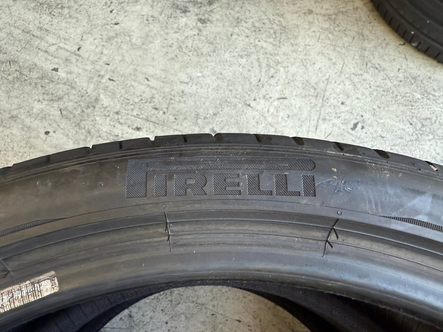 Usato: 2 Gomme 265/35R21 101Y XL Pirelli Estive 80% residui