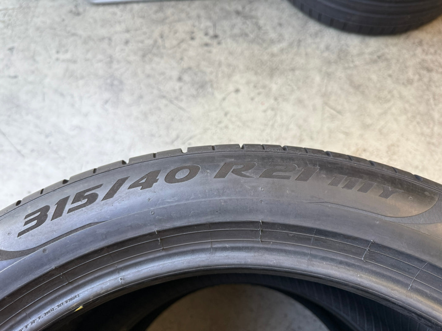 Usato: 2 Gomme 315/40R21 111Y XL Pirelli Estive 75% residui