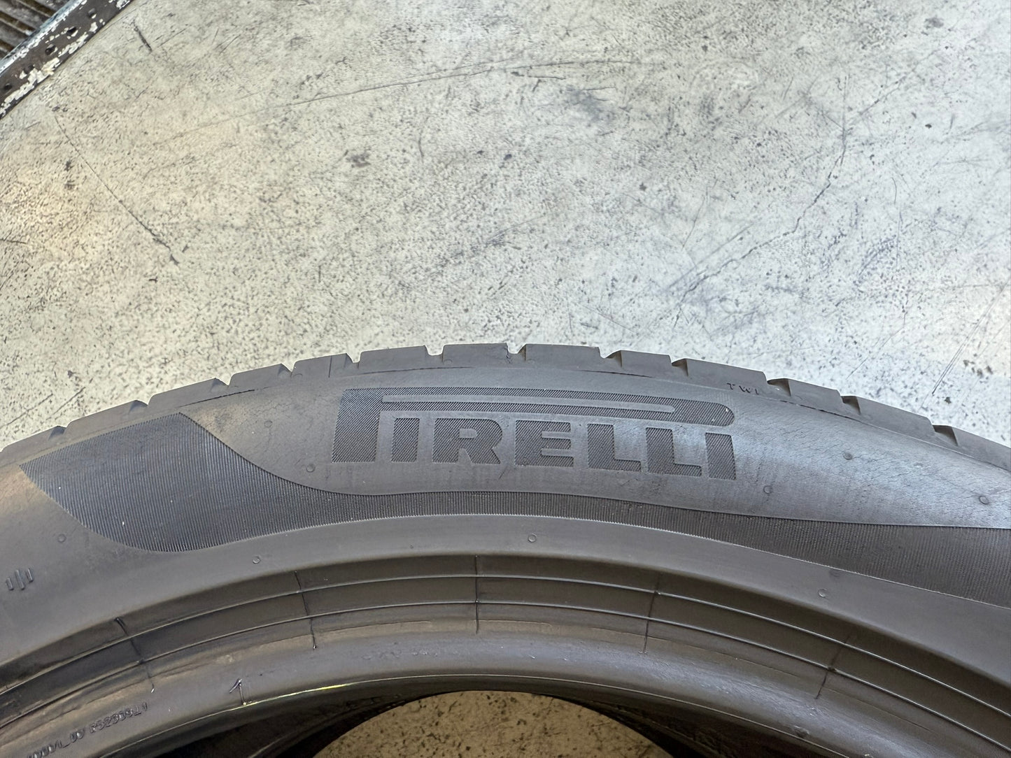 Usato: 2 Gomme 245/45R18 100Y XL Pirelli Estive 80% residui
