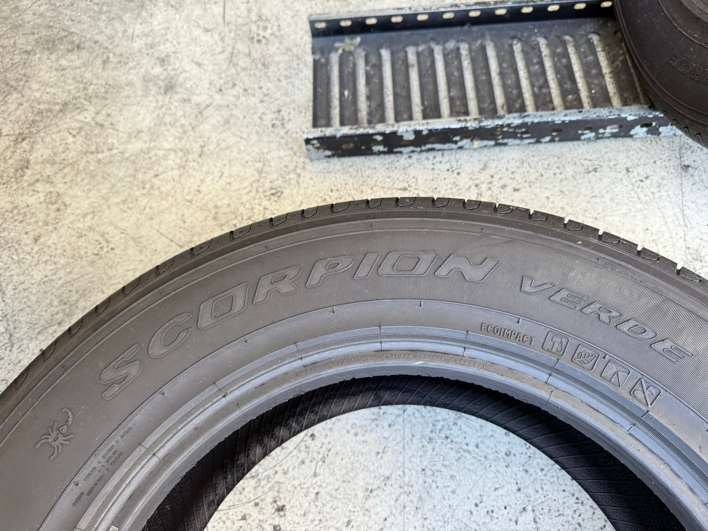 Usato: 4 Gomme 235/65R17 108V XL Pirelli Estive 95% residui