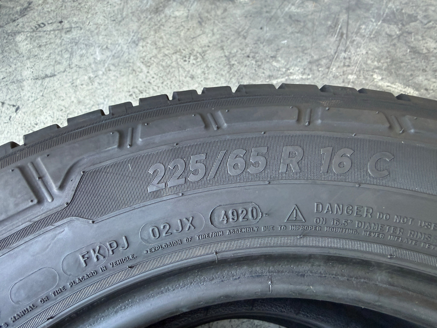 Usato: 2 Pneumatici Michelin Agilis 3 225/65R16C 112/110R Estivi 85% residui
