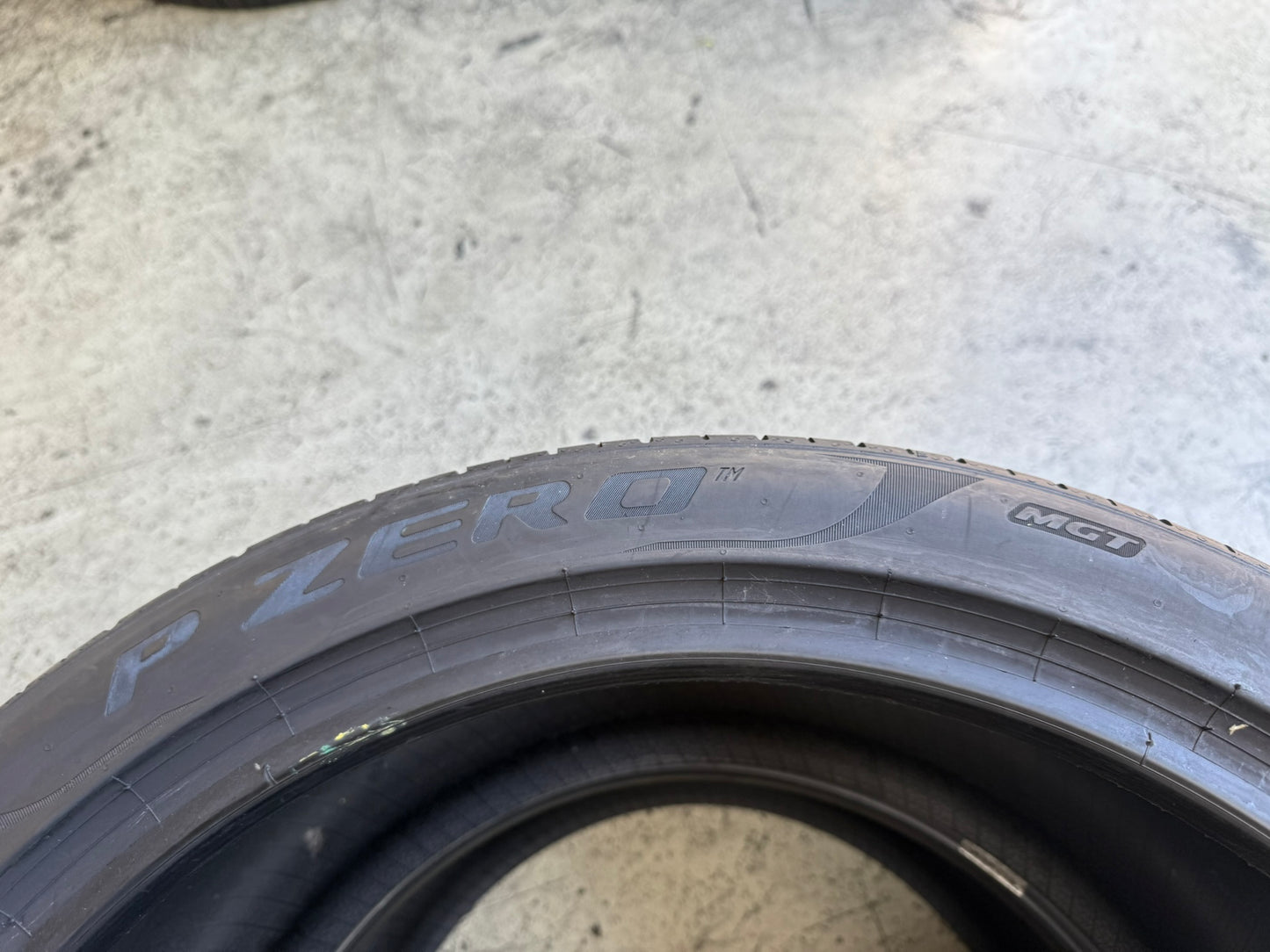 Usato: 2 Gomme 285/35R20 104Y XL Pirelli Estive 75% residui