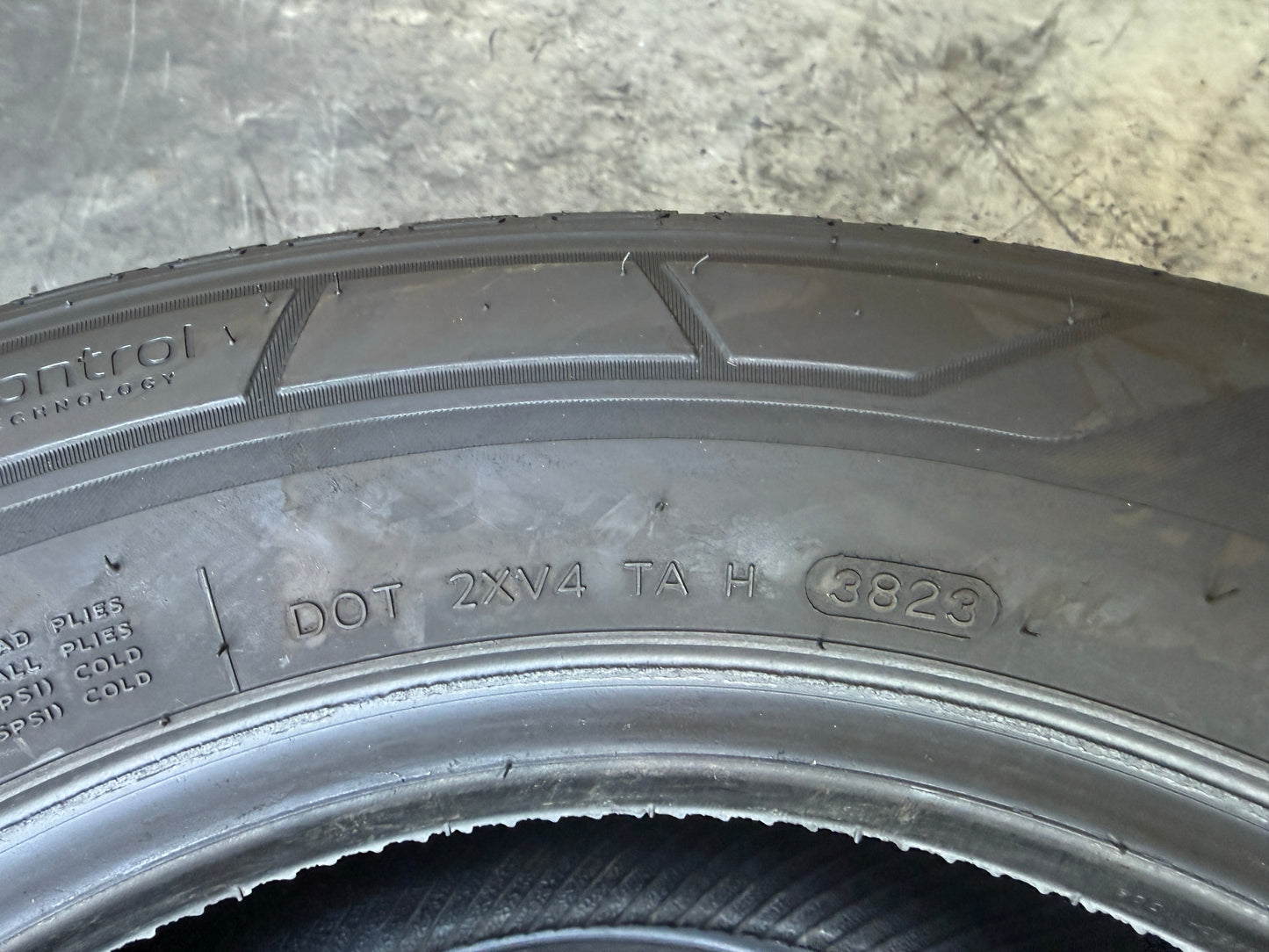 Usato: 2 Pneumatici Hankook Vantra LT 225/65R16C 112/110R Estivi 80% residui