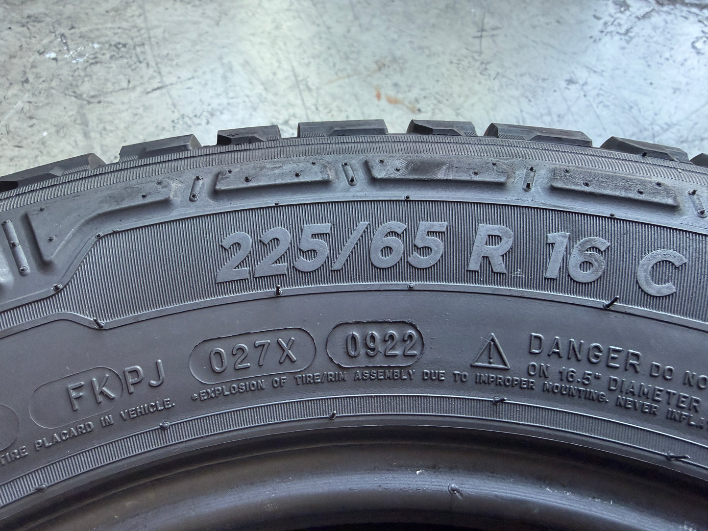 Usato: 2 Pneumatici Michelin Agilis CrossClimate 225/65R16C 112/110R 4 Stagioni 90% residui