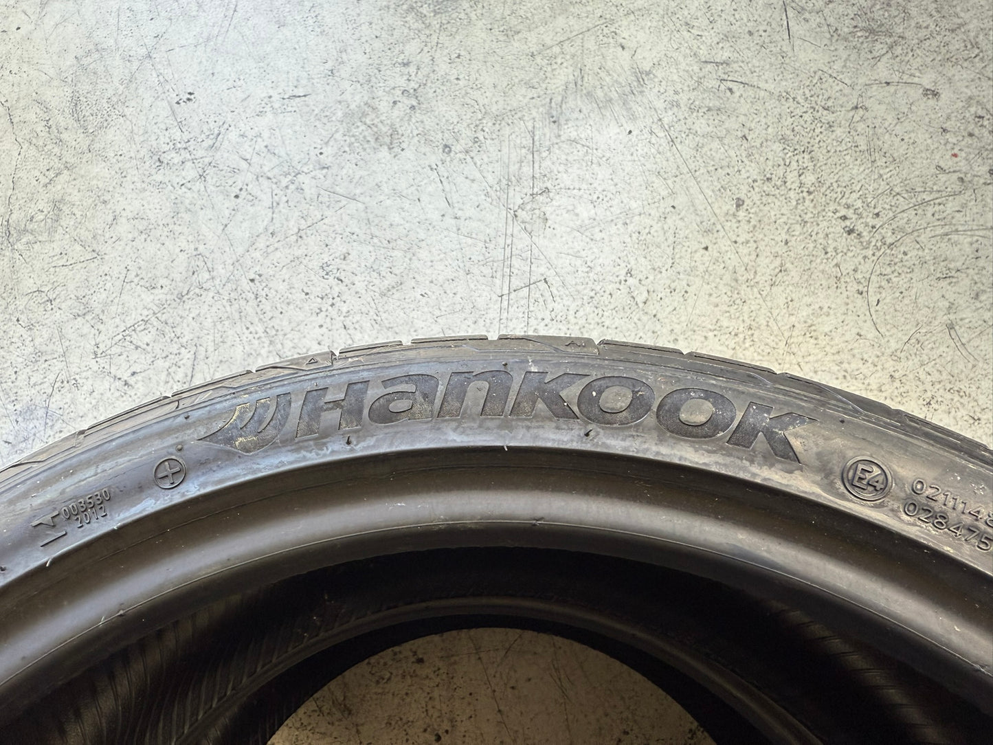 Usato: 2 Gomme 235/35R19 91Y Hankook Estive 80% residui