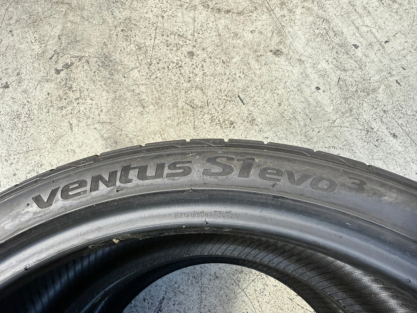 Usato: 2 Gomme 235/35R19 91Y Hankook Estive 80% residui