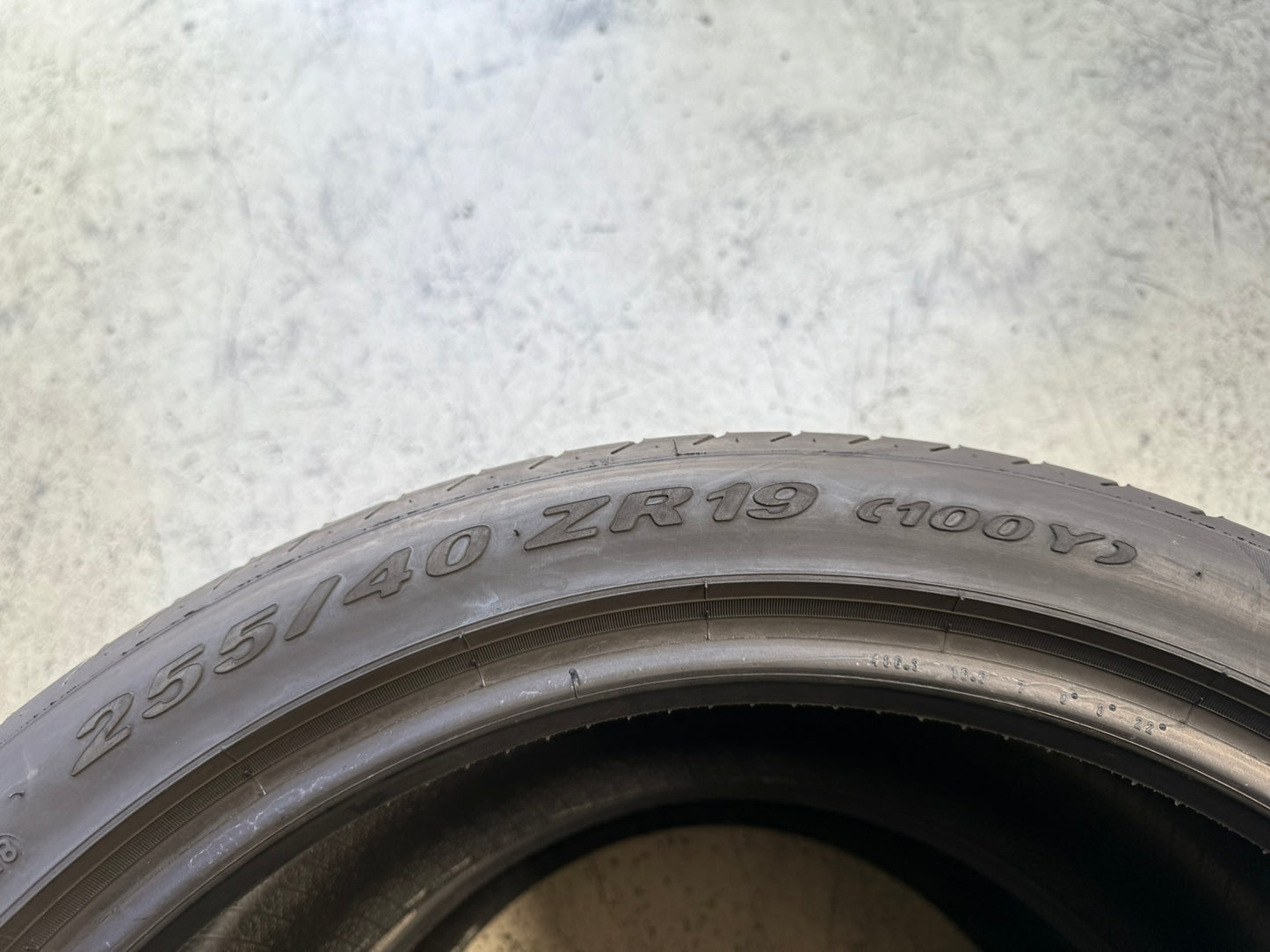 Usato: 2 Gomme 255/40R19 100Y Pirelli Estive 95% residui