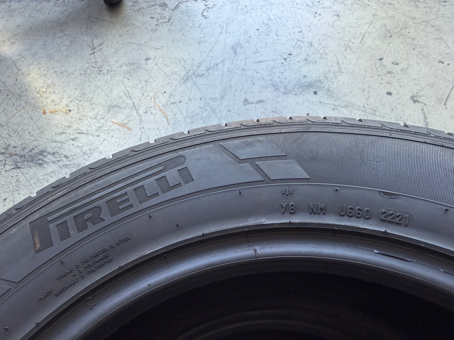Usato: 2 Pneumatici Pirelli Carrier All Season 215/65R16C 109/107T 4 Stagioni 85% residui