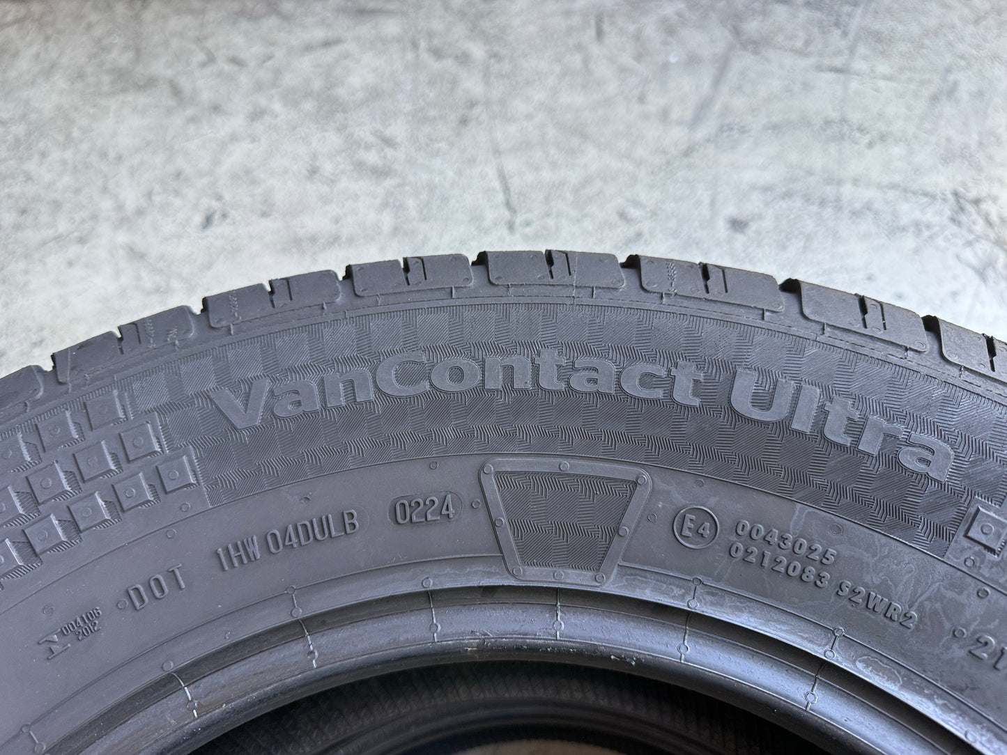Usato: 2 Pneumatici Continental VanContact Ultra 215/70R15C 109/107S Estivi 90% residui