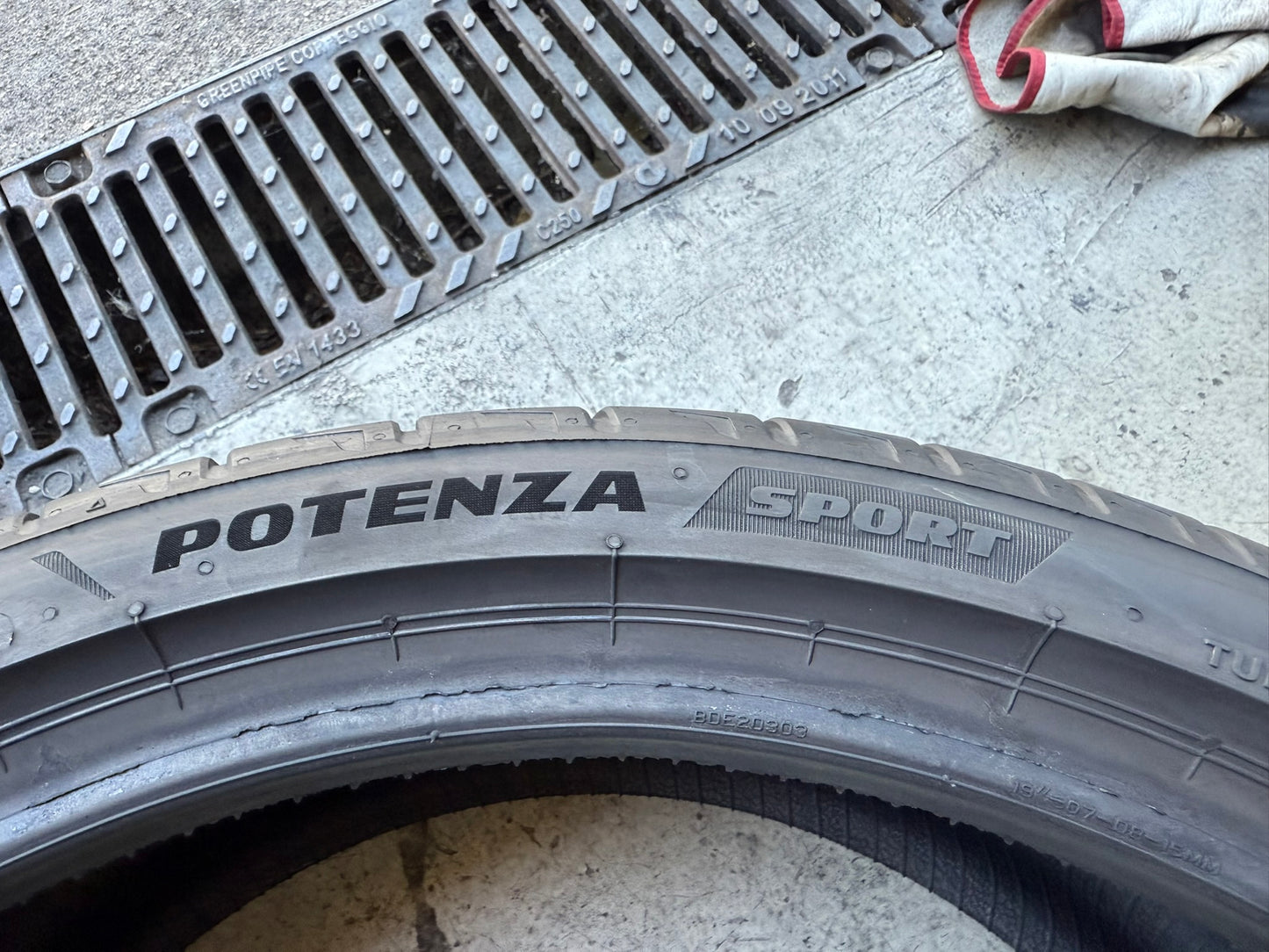 Usato: 4 Gomme 235/35R19 91Y XL Bridgestone Estive 90% residui