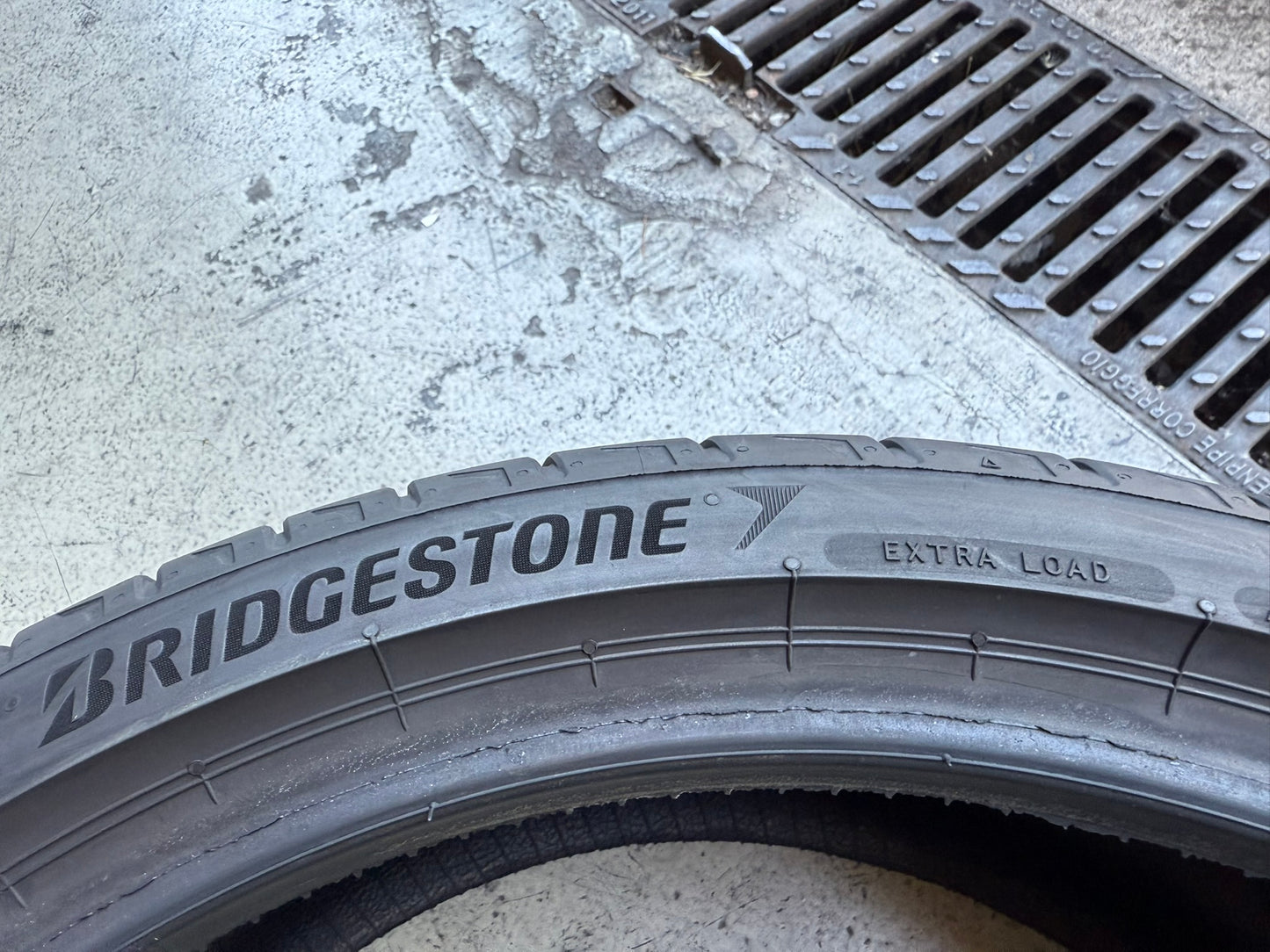 Usato: 4 Gomme 235/35R19 91Y XL Bridgestone Estive 90% residui