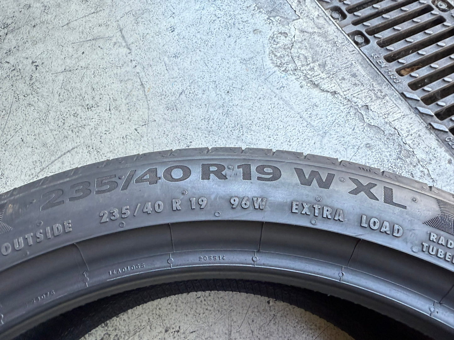 Usato: 4 Gomme 235/40R19 96W XL Continental Estive 85% residui