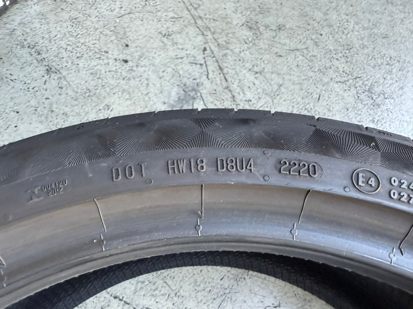 Usato: 4 Gomme 235/40R19 96W XL Continental Estive 85% residui
