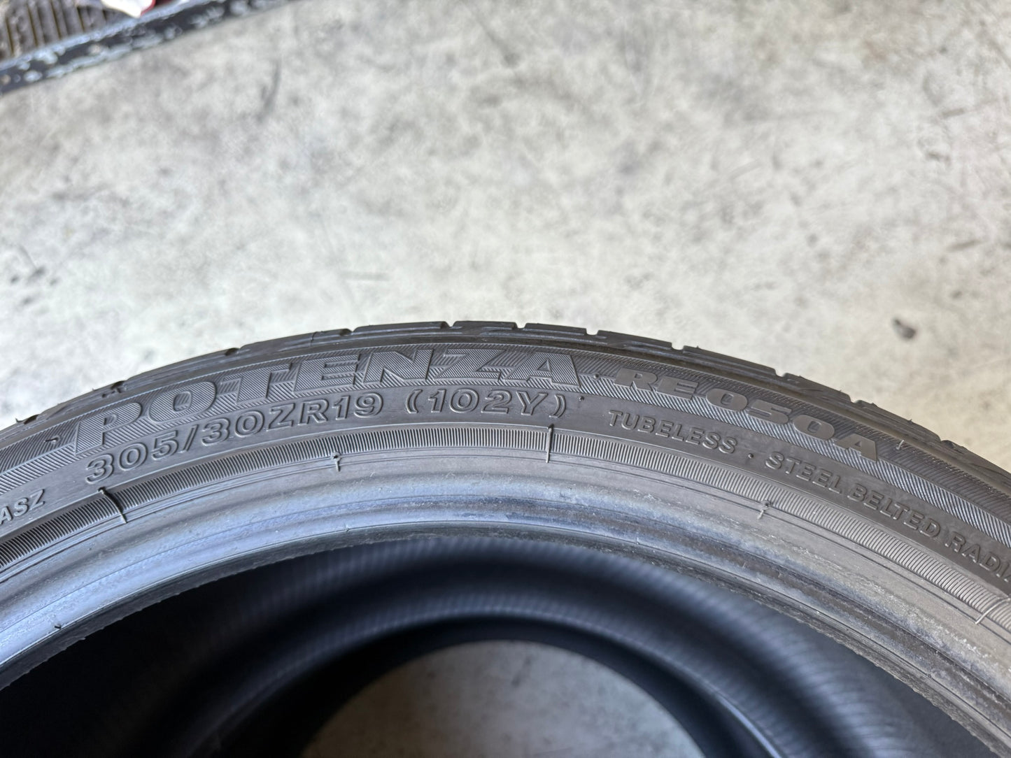 Usato: 2 Gomme 305/30R19 102Y XL Bridgestone Estive 90% residui